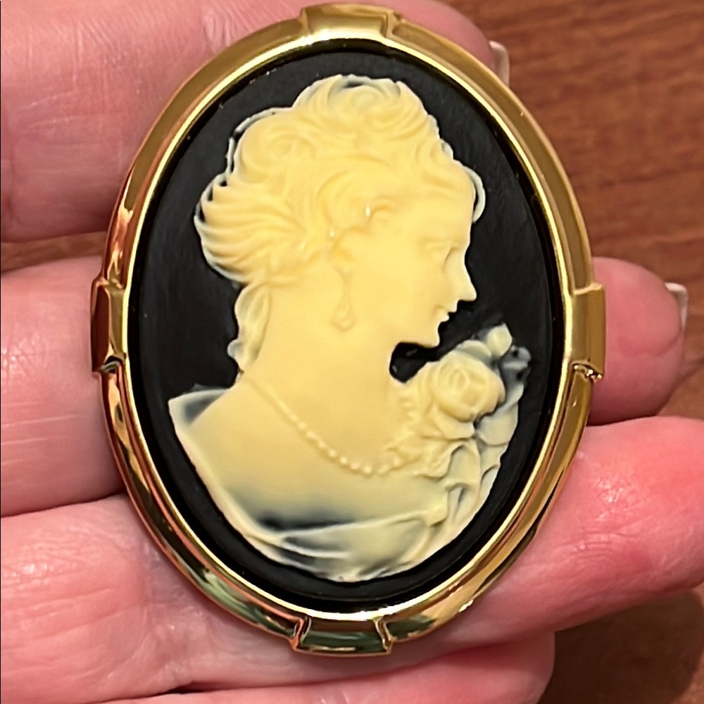 Italian Cameo Brooch